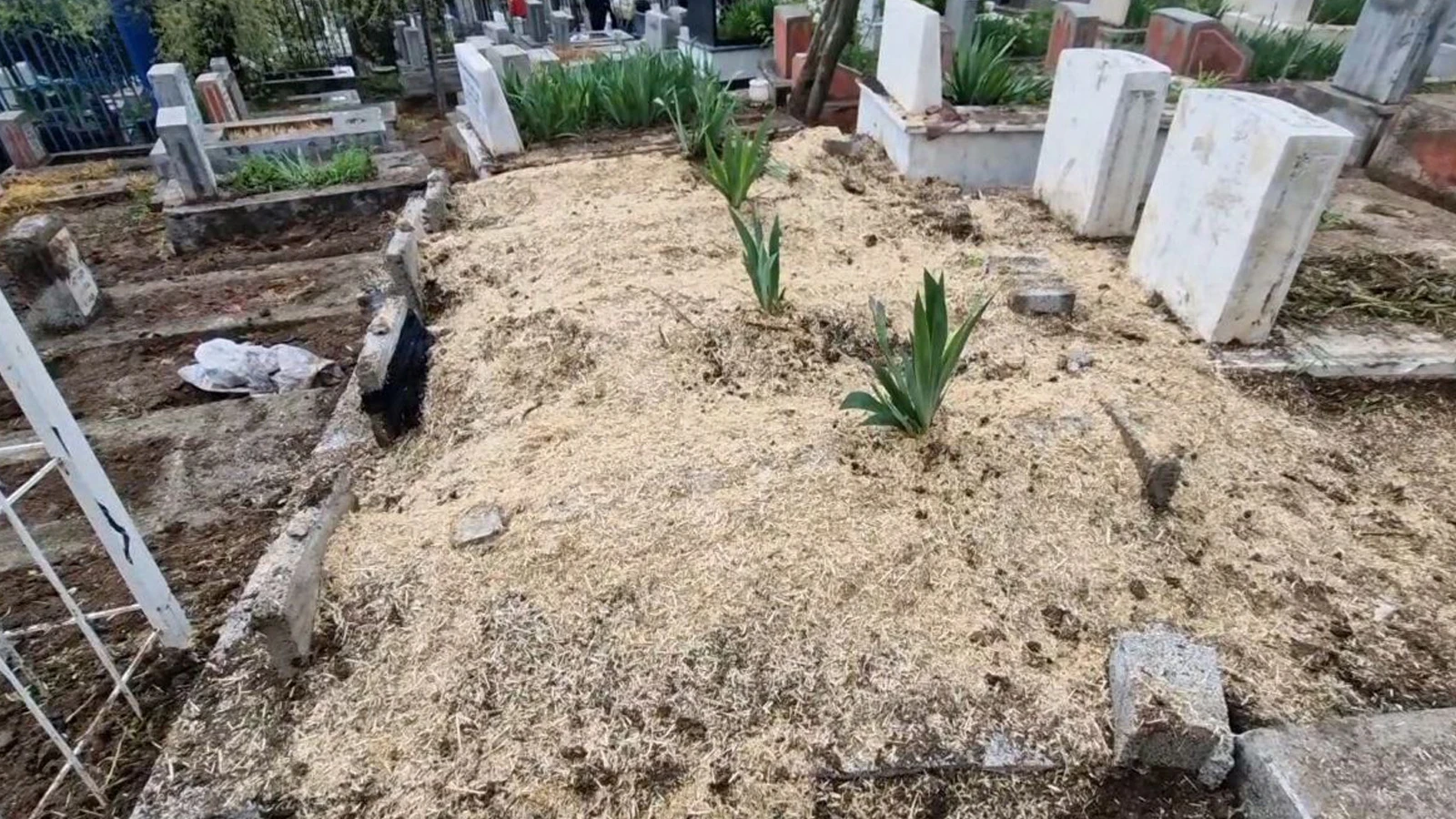 Feci şekilde can vermişlerdi... Baba ve 3 kızı Diyarbakır'da yan yana toprağa verildi