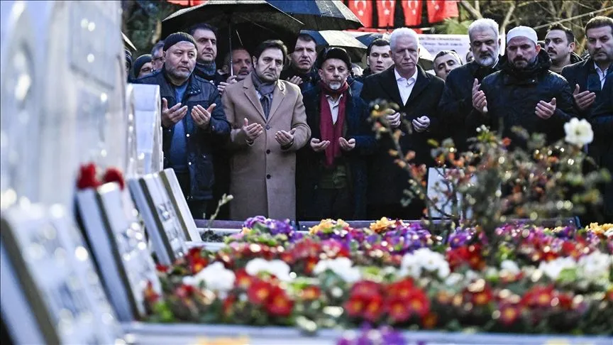 Eski başbakanlardan Necmettin Erbakan kabri başında anıldı