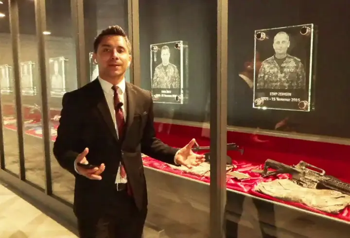 Erimiş silahlar, sarsıcı hatıralar: Şehitlerin emaneti sergileniyor
