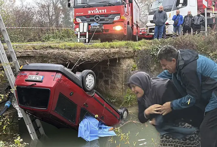 Otomobil dereye devrildi: Evli çift boğuldu, komşuları ağır yaralı