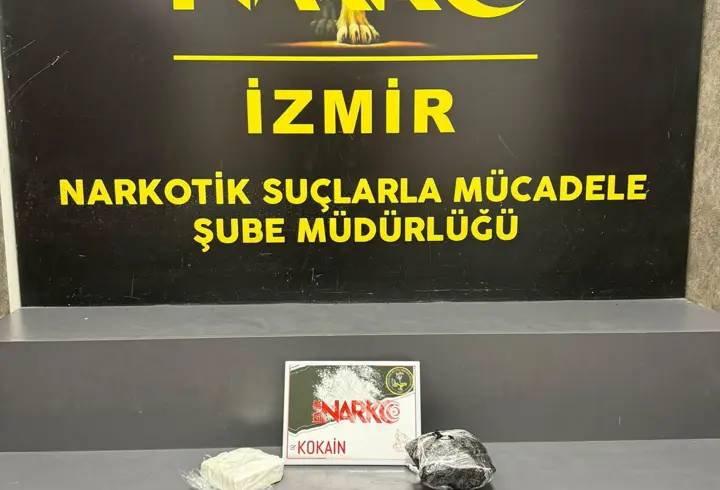 İzmir'de iki ayrı otomobilde uyuşturucu ele geçirildi; 2 tutuklama