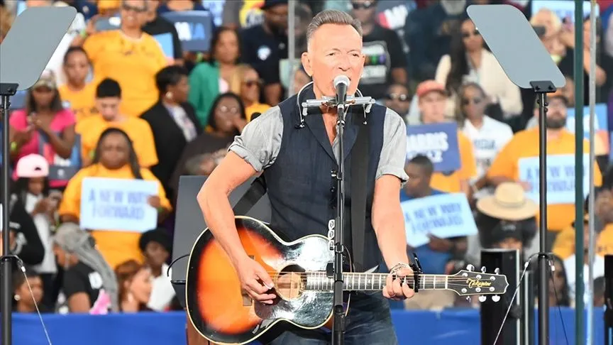 ABD'li müzisyen Springsteen, ünlü şarkısını ICE polisince vurularak öldürülen kadına ithaf etti
