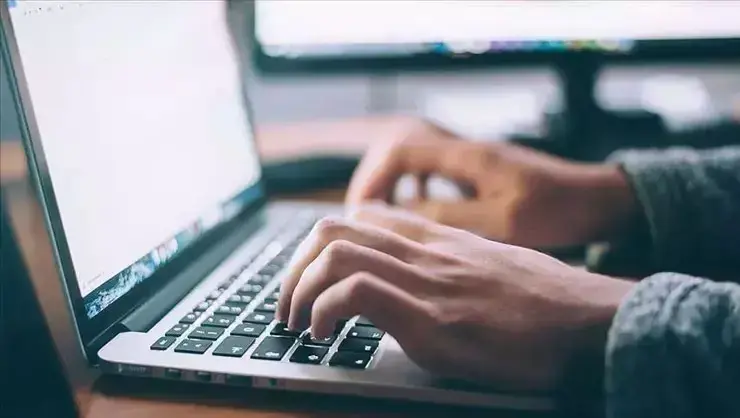 Fişi Sürekli Çekip Takanlar Dikkat! Laptopu Şarjda Kullanırken Yapılan Büyük Hata
