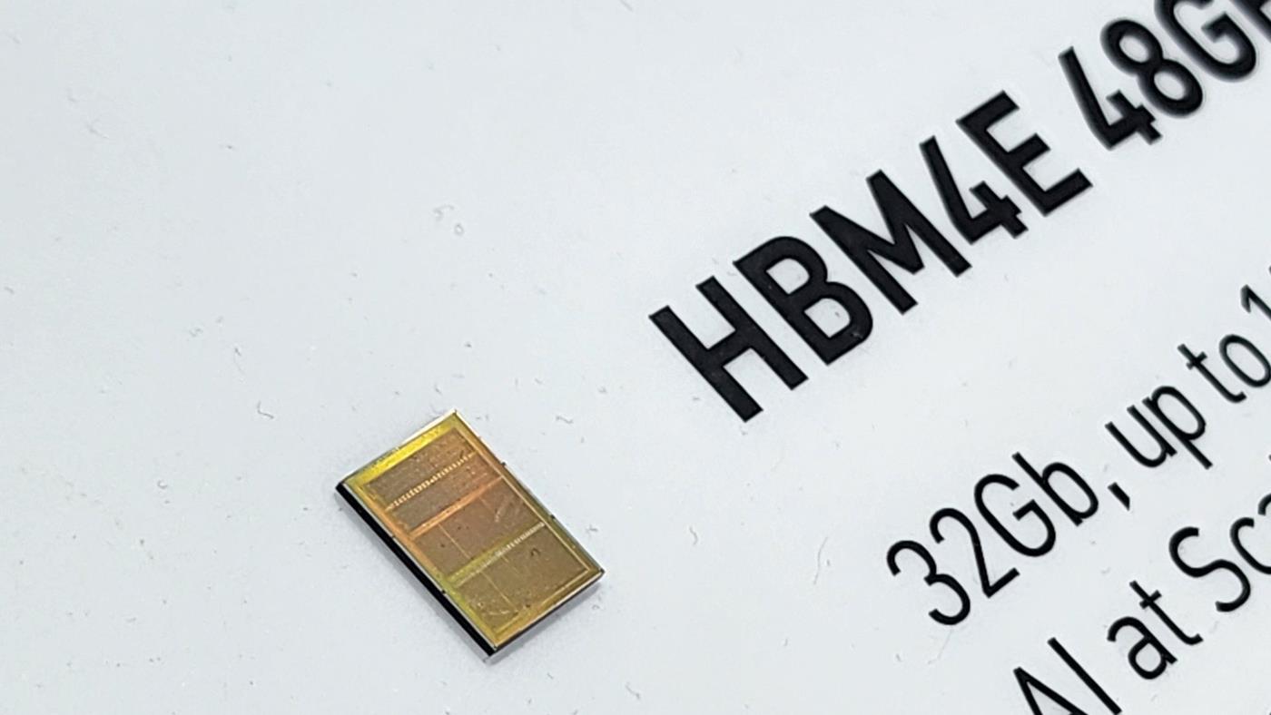 SK Hynix, HBM4E belleğini sergiledi: 48 GB kapasite ve 4 TB/s bant genişliği