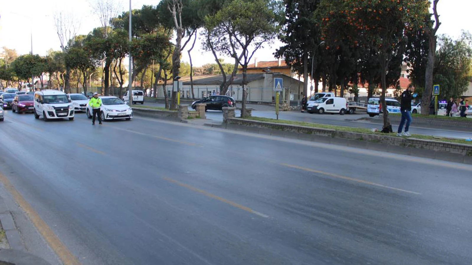 Yolun karşısına geçmek isteyen kadın yaşamını yitirdi