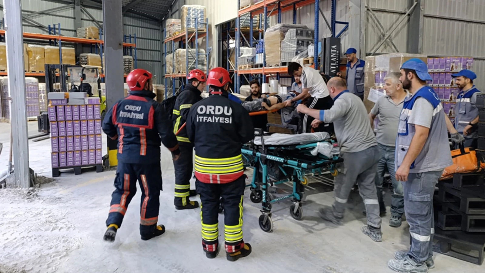 Bentonit fabrikasında makineye sıkışan işçi ağır yaralandı
