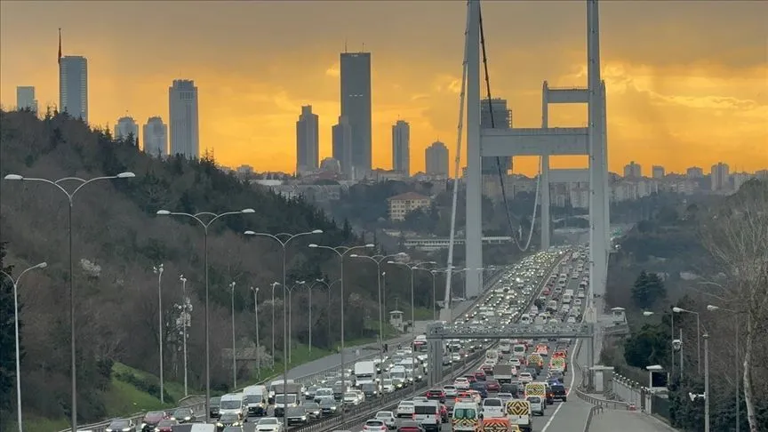 İstanbul'da akşam saatlerinde trafik yoğunluğu yüzde 76'ya çıktı