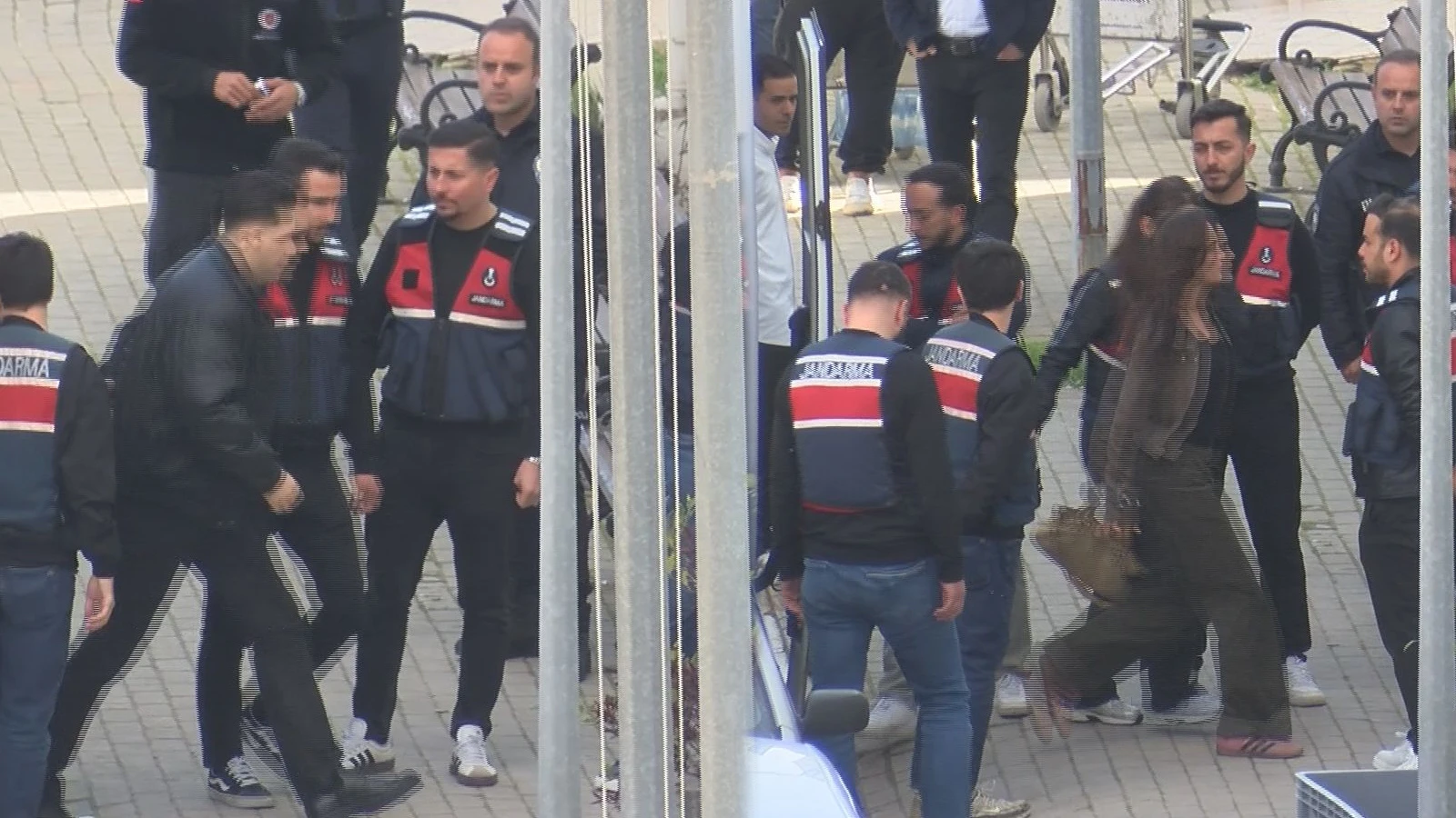Gözaltındaki ünlülerden ilk görüntü geldi: Adli Tıp'a sevk edildiler