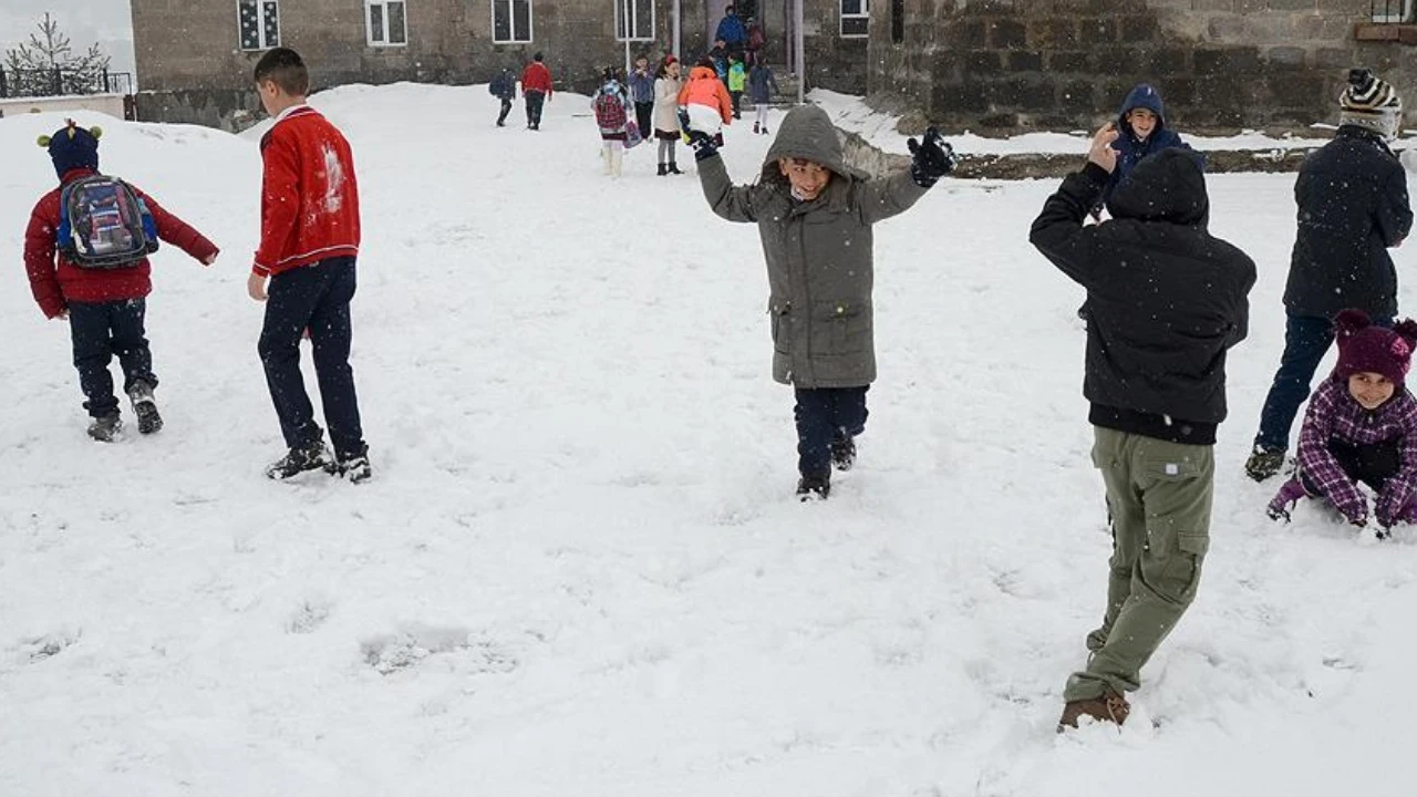 Ankara'da 13 Ocak Salı (yarın) okullar tatil mi, okul var mı?