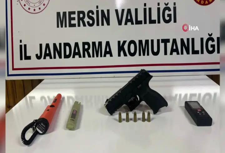 Eski vali ve emekli albay kaçak kazıda yakalandı