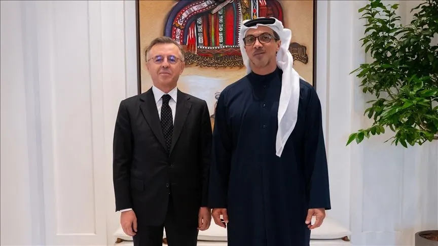 Türkiye'nin Abu Dabi Büyükelçisi Göktaş, BAE Devlet Başkan Yardımcısı Şeyh Mansur ile görüştü