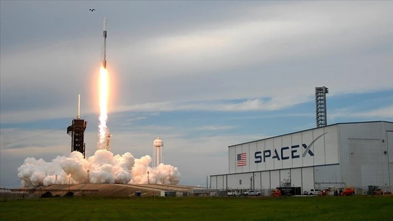 Elon Musk’tan dev hamle: SpaceX, yapay zeka girişimi xAI’yı bünyesine kattı