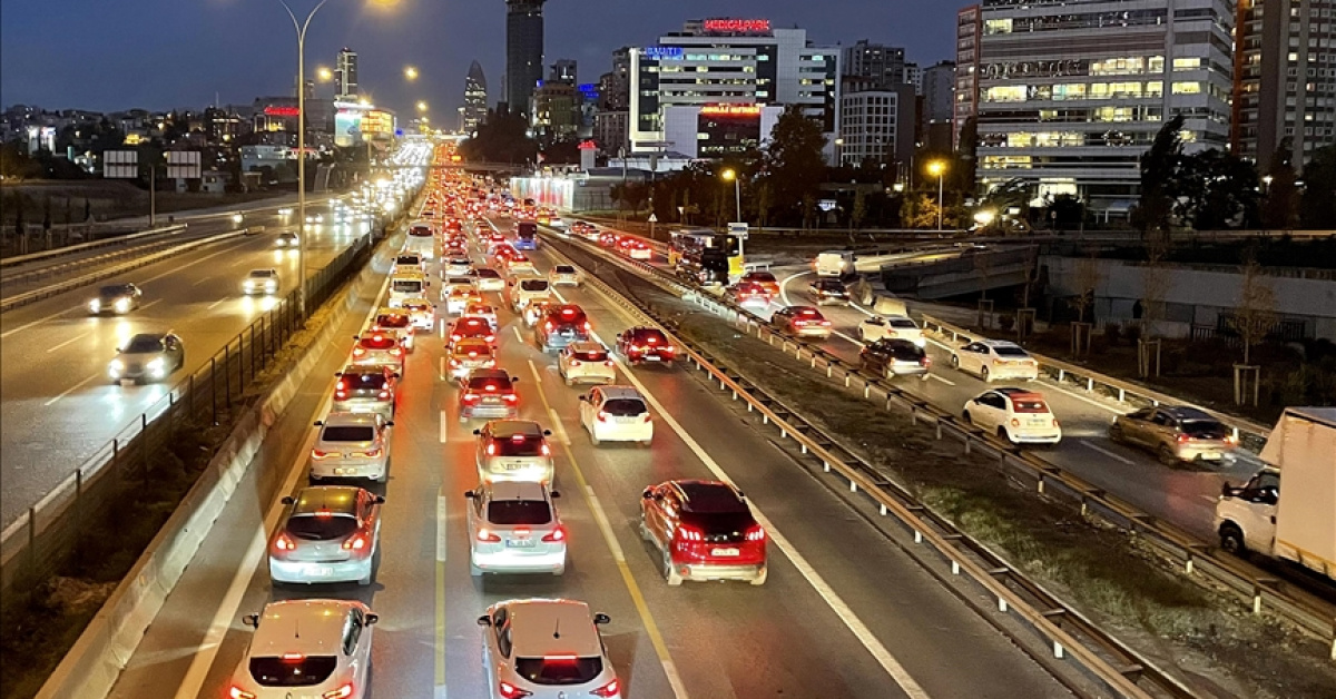 İstanbul'da trafik yoğunluğu yüzde 85'e çıktı