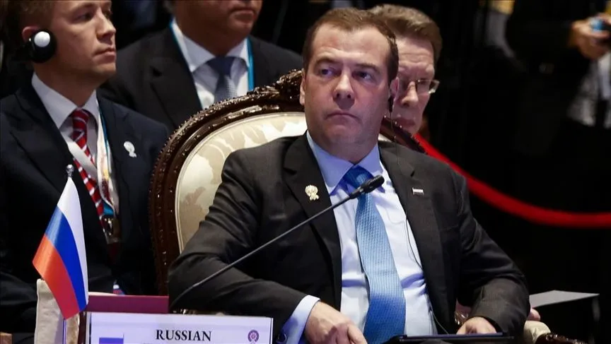 Medvedev: ABD, kara harekatı ihtimaliyle yeni bir çatışmaya karıştı