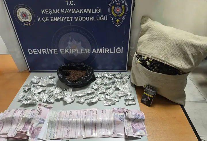 Yastığın içine gizlenmiş uyuşturucu ele geçirildi; 6 gözaltı
