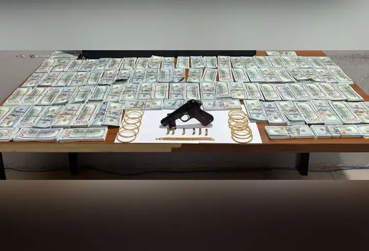 Durdurulan araçtan sahte 1 milyon dolar çıktı: 3 tutuklama