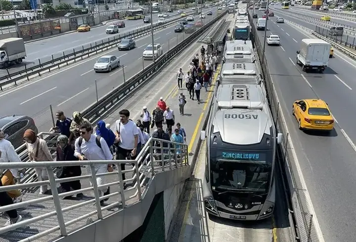 İSTANBUL'DA METROBÜSÜN GÜZERGAHI DEĞİŞİYOR! Yeni rota nasıl olacak?