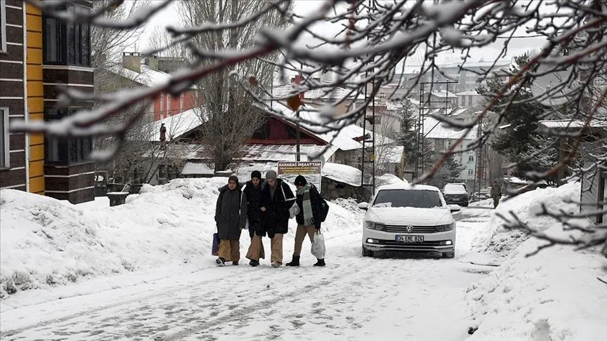 Bazı illerde kar etkili oldu