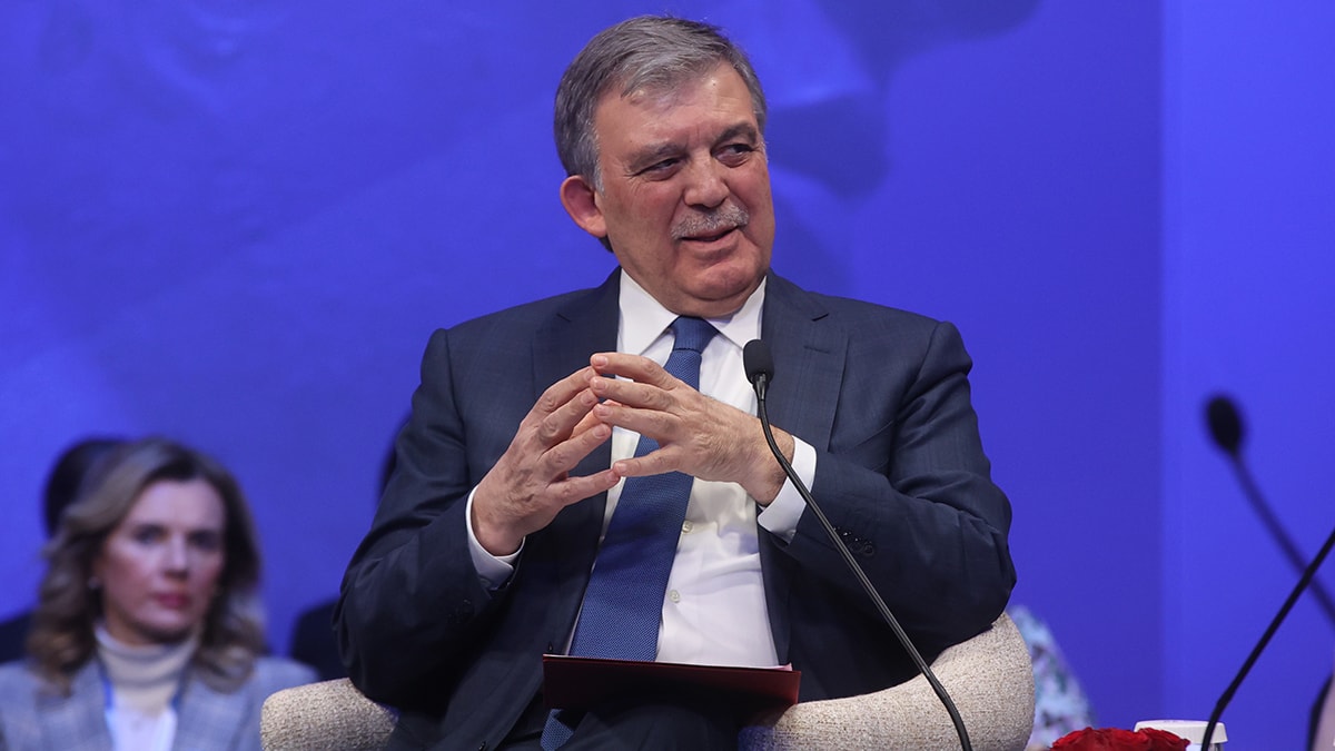 Abdullah Gül uzun süre sonra konuştu, iki ülkeye ateş püskürdü