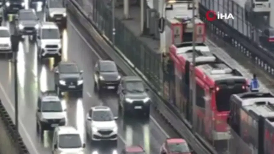 Avcılar'da metrobüs kazası. Yaralılar var