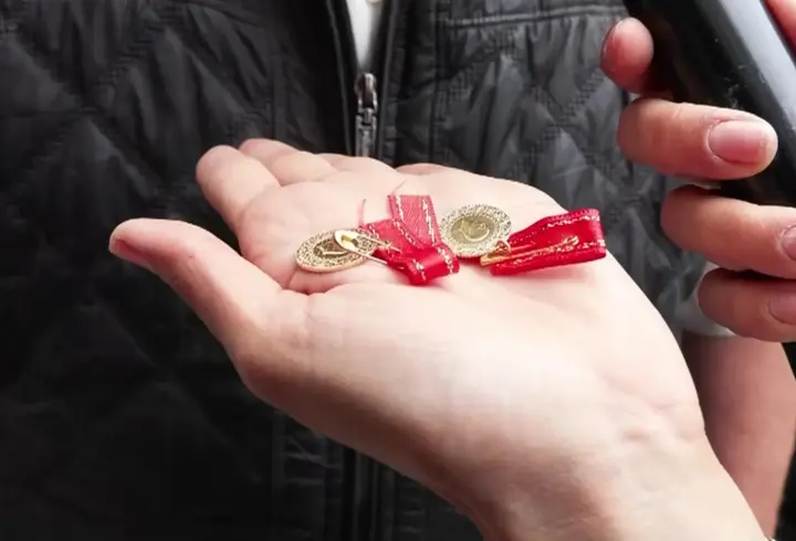 Altın gibi parlıyor, değeri 10 lira: Sahteciler iş başında!