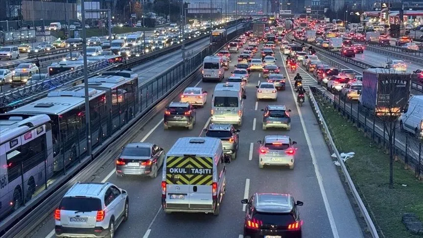 İstanbul'da akşam saatlerinde trafik yoğunluğu yüzde 85'e çıktı