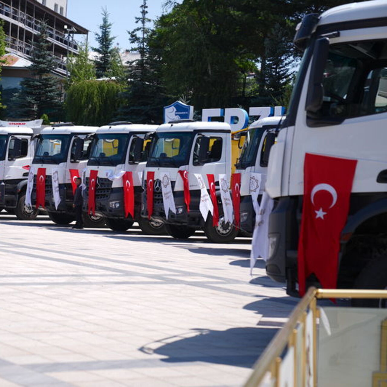 Erzurum Büyükşehir yeni araç filosunu tanıttı