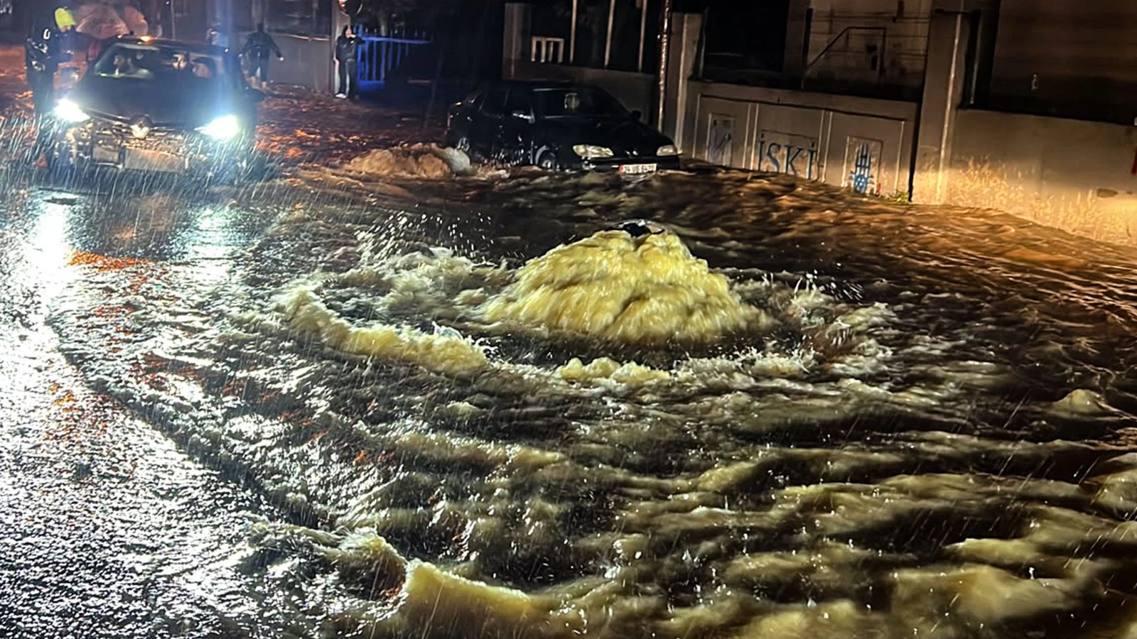 İstanbul'da Sel Felaketi: Can Kaybı 2'ye Yükseldi