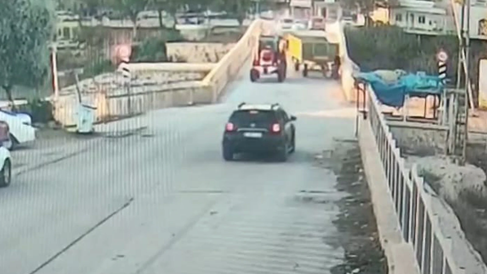 Traktörden ayrılan römorkun çarptığı yaya öldü