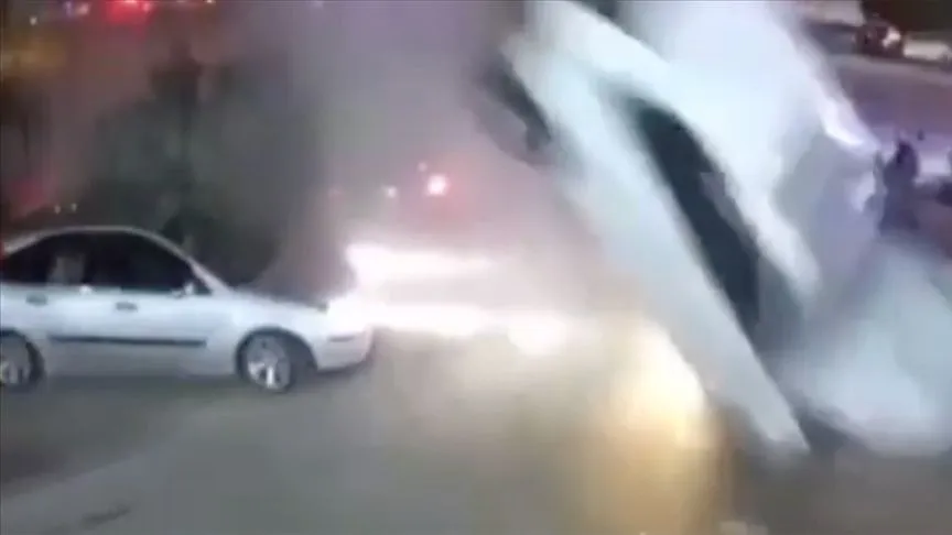 Ankara'da otomobil yaya ve araçların üzerinden savrularak takla attı