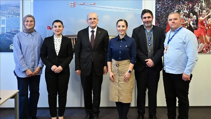 Hazine ve Maliye Bakanı Şimşek AA'nın Brüksel ofisini ziyaret etti