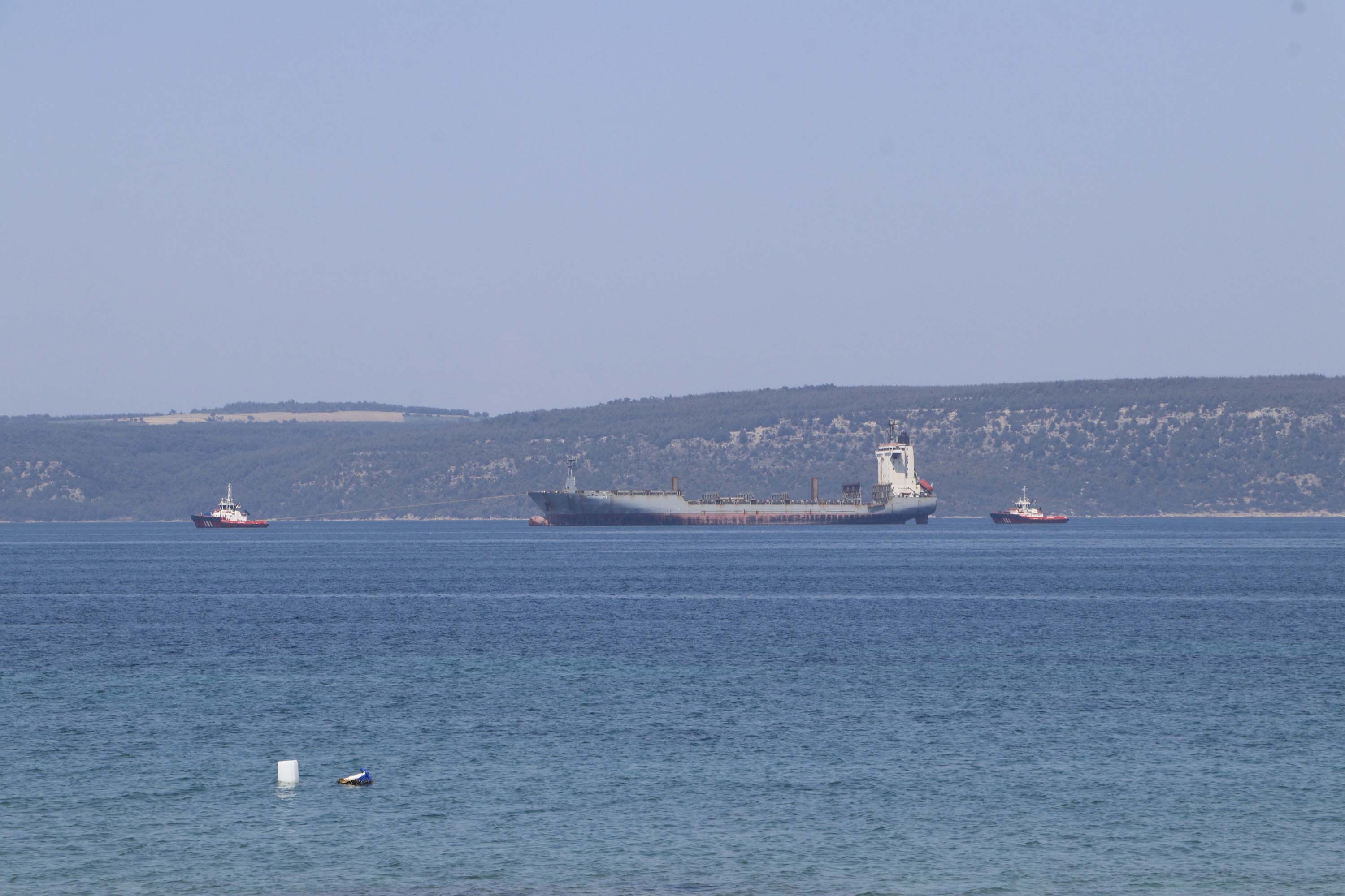 Çanakkale Boğazı'nda konteyner gemisi arızalandı