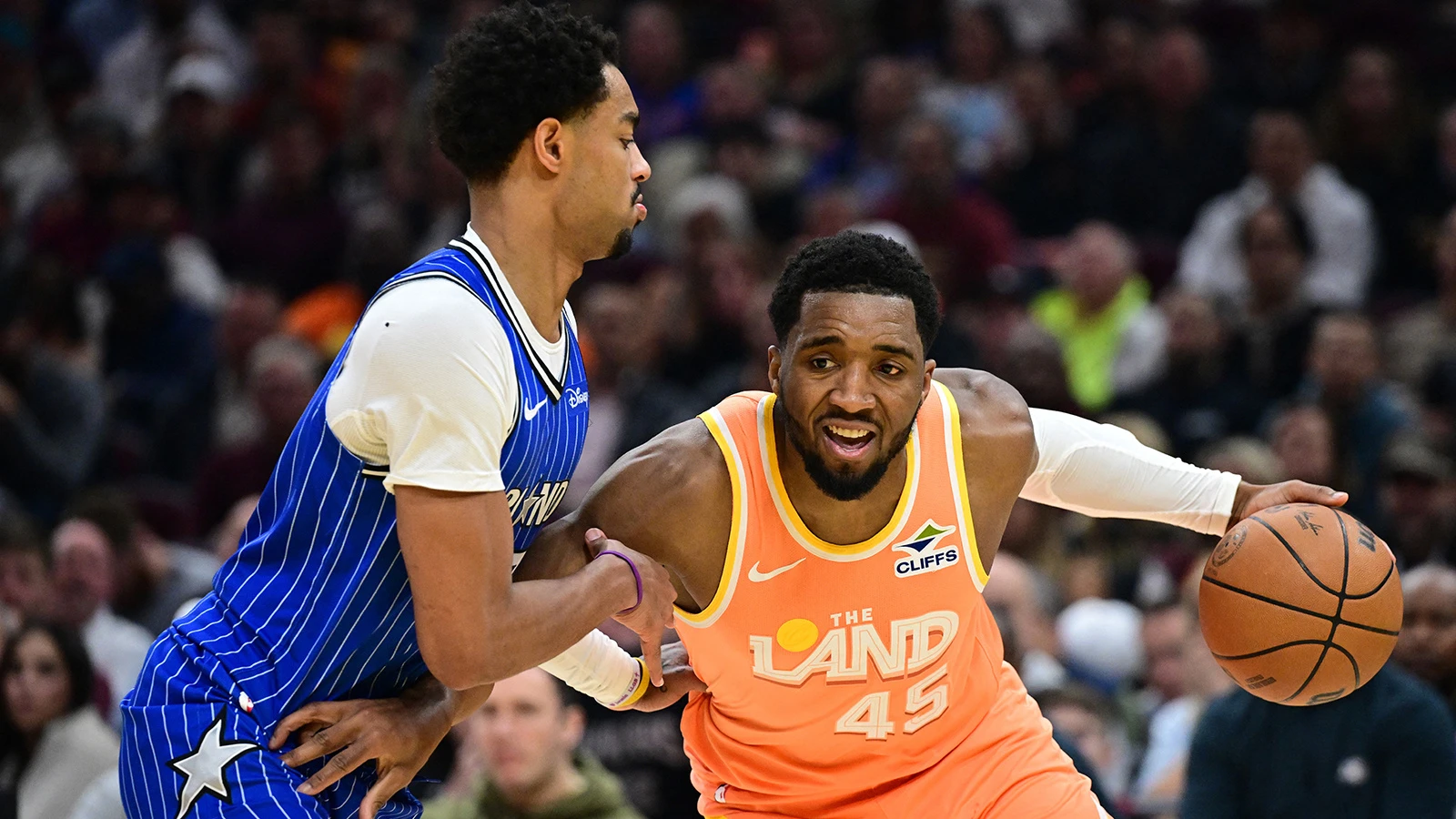 Donovan Mitchell alev aldı, Cleveland zorlansa da kazandı