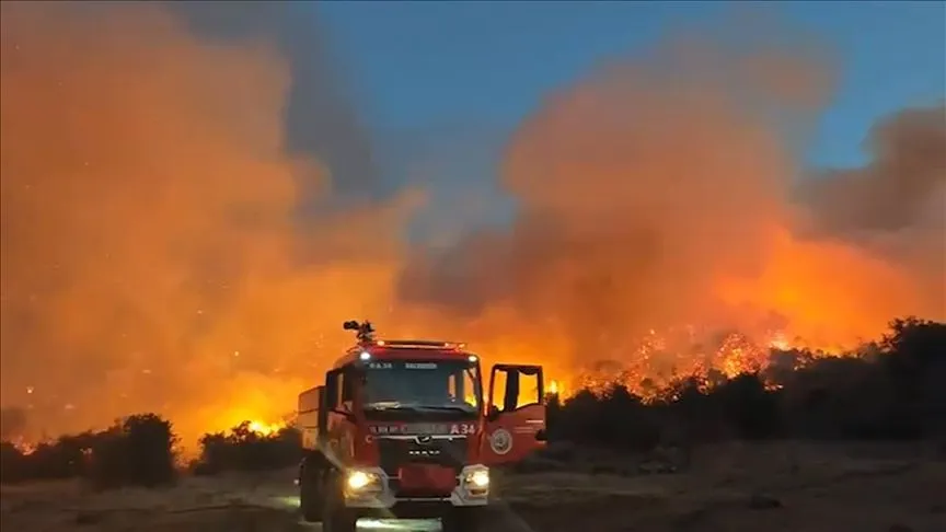 Balıkesir ve Antalya'da çıkan orman yangınlarına müdahale ediliyor
