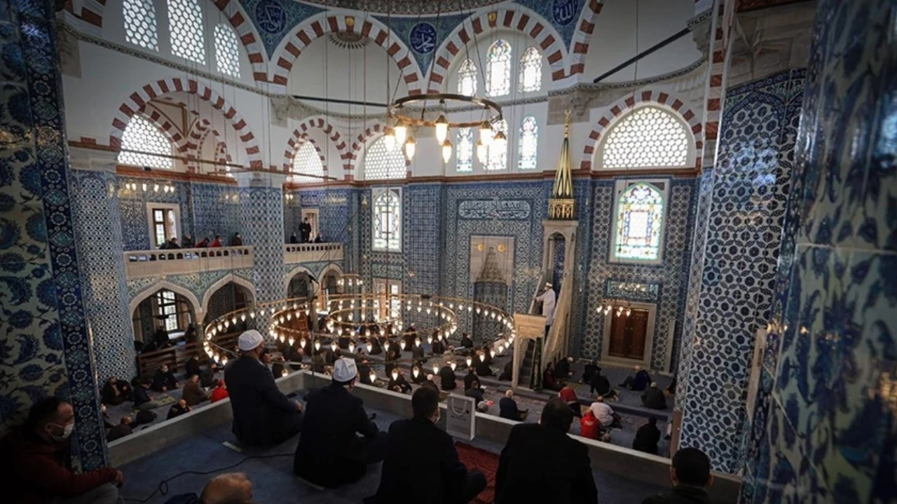 Mukaddes üç aylar ne zaman başlayacak? Regaib Kandili hangi tarihte?