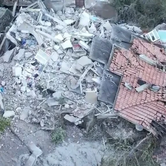 Zonguldak'ta 1 Kişiye Mezar Olan Binanın Enkazı Sabahın İlk Işıklarıyla Havadan Görüntülendi