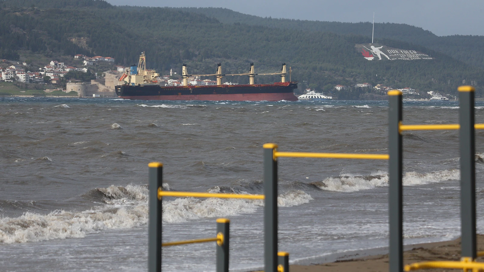 Çanakkale Boğazı transit gemi geçişlerine kapatıldı