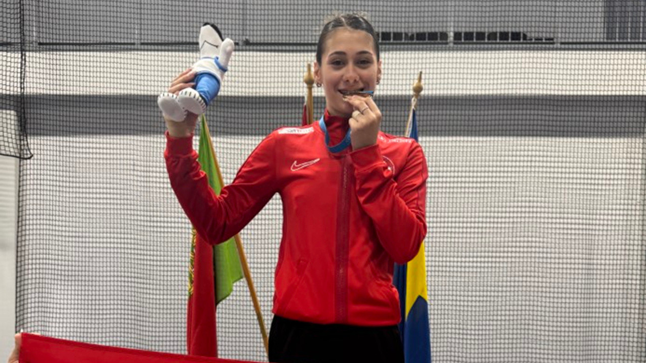Milli atlet Aysel Önder'den Avrupa'da 400 metre dünya rekoru