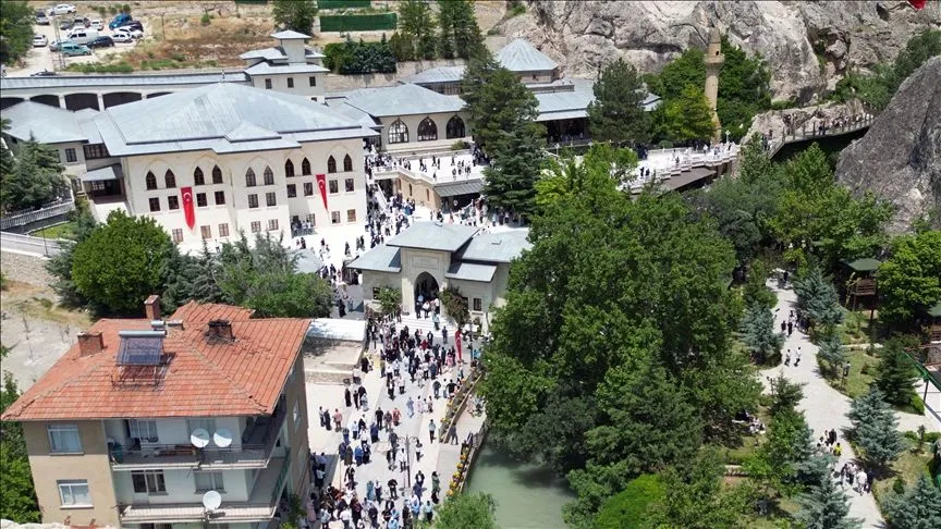 İnanç turizminin gözde mekanı Somuncu Baba Külliyesi misafirlerini ağırlıyor