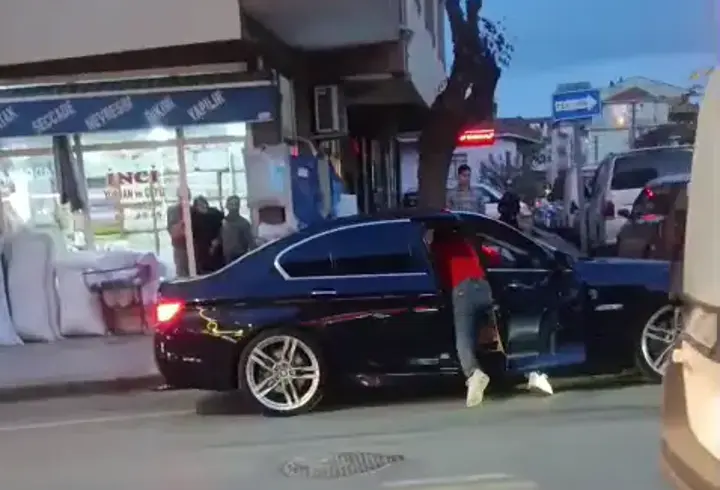 Otomobildeki arkadaşını ağır yaralayan şüpheli, eski eşini de bıçaklamış; 11 gözaltı