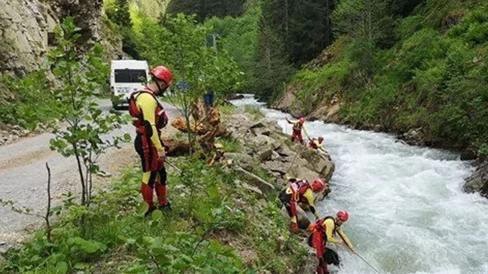 Trabzon'da 6 gün önce dereye düşen çocuğun cansız bedeni bulundu