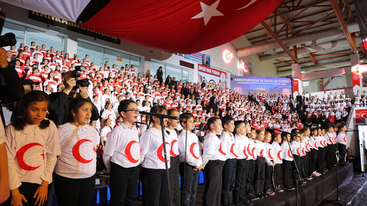 Kahramanmaraş'ta Görkemli Cumhuriyet Kutlaması: 1300 Öğrenci Konser İçin Sahneye Çıktı