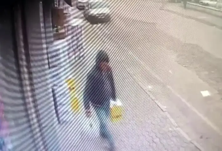 Market önündeki yağ kolisini çaldı