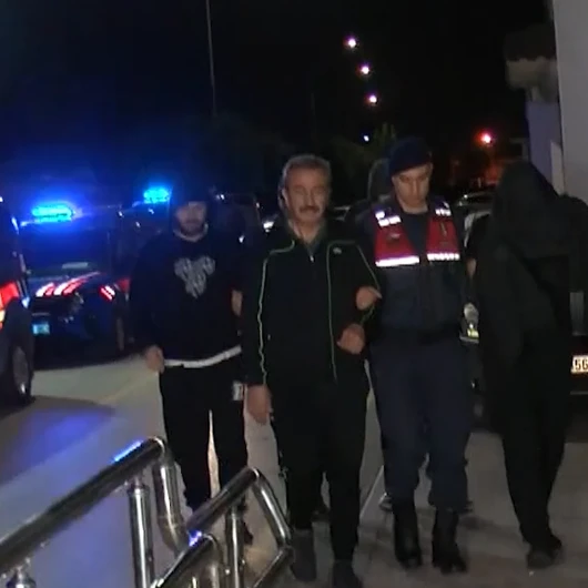 Çukurova Belediyesi Soruşturmasında Gözaltına Alınan Şüphelilerin Adliyeye Sevk Edilme Anları Kamerada