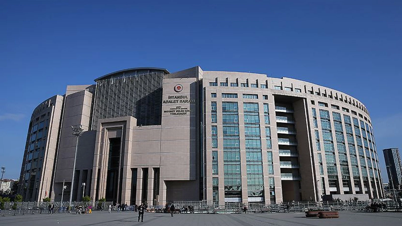 Uyuşturucu soruşturmasında gözaltına alınan ünlüler adliyeye sevk edildi