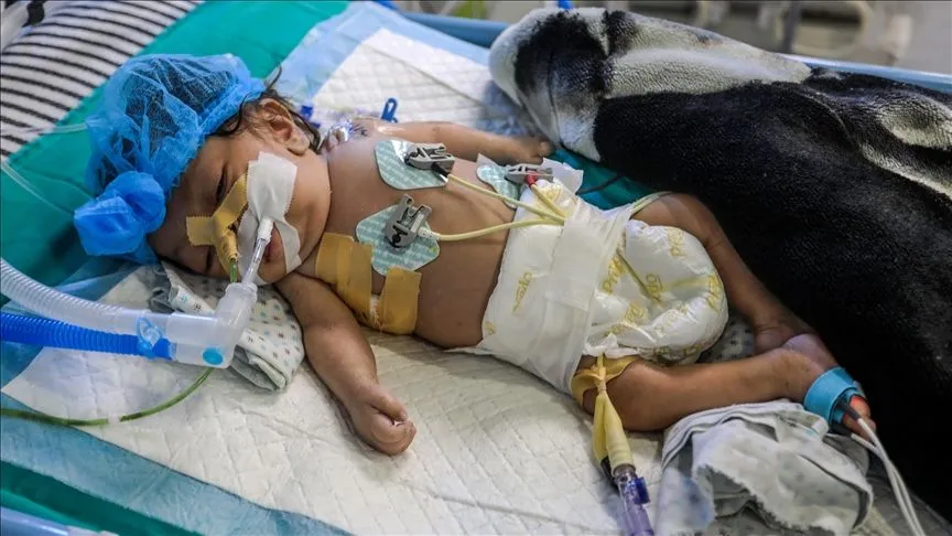 Gazze'de 6 aylık bebek, kapalı sınırlar ve ilaç yokluğu nedeniyle ölümle mücadele ediyor