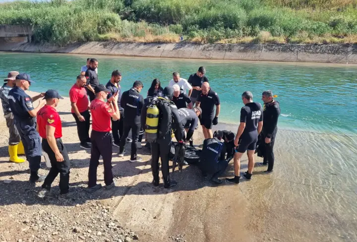 Serinlemek için girdiği sulama kanalında boğuldu