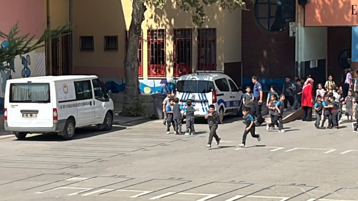 Okul kantininden ekler yiyen 5 öğrenci hastanelik oldu