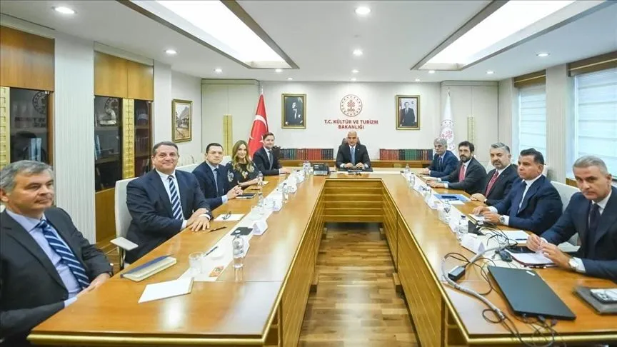 Bakan Ersoy, Spotify Türkiye ofisinin 2026'da İstanbul'da açılacağını bildirdi