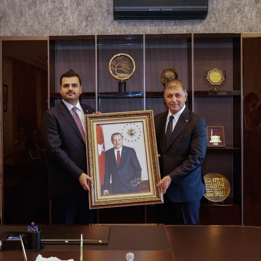 Ak Parti Genel Sekreteri Eyyüp Kadir İnan’dan Özgür Özel’e Sert Tepki: “İzmir Düşmanı!”